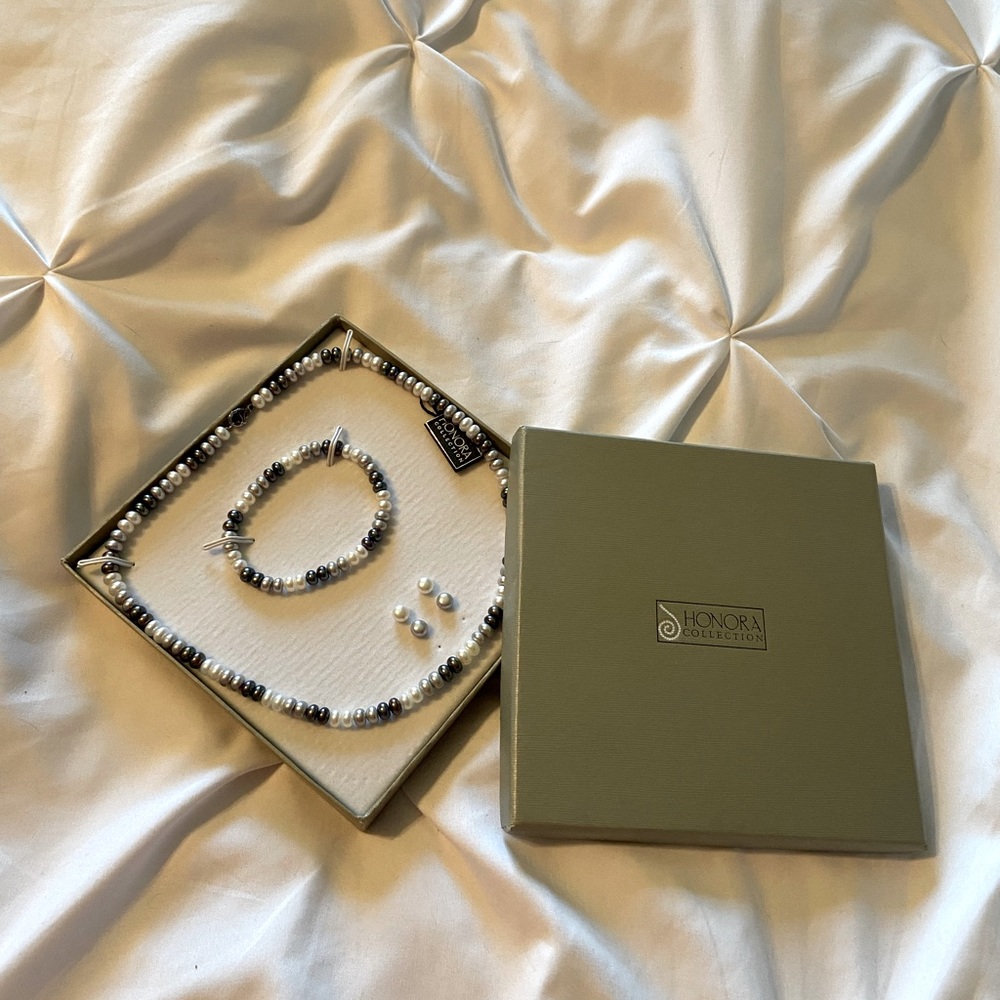 Honora Collection pearl necklace with bracelet and 2 pairs of earrings